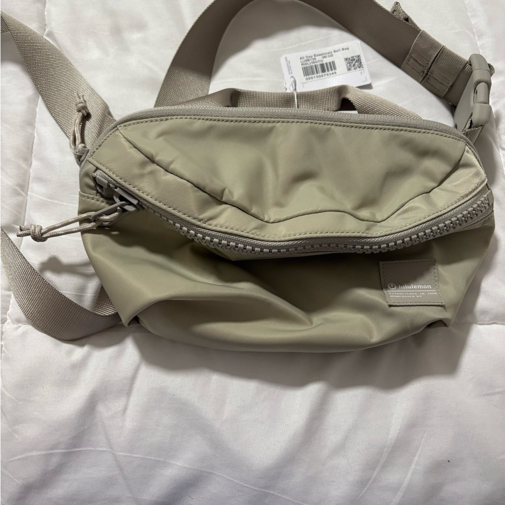 Lululemon all day essentials bag